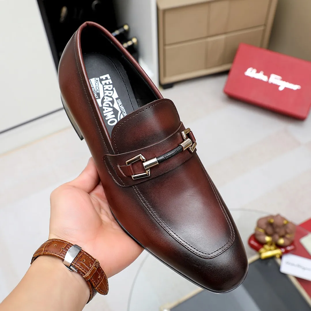 Men's shoes 💰460 🔥Ferragamo's new men's casual slip-on shoes🇨🇳Official website original 1:1 mold, original quality💯Fine workmanship, high-end luxury☘The upper is made of imported Italian first-layer cowhide🌴Luxurious water dyeing🐂Leather lining🍓Rubber wear-resistant and non-slip outsole, breathable and comfortable to wear🍍The first choice for high-grade men, 5 colors available! Code number 38-44 (45.46. Customized)